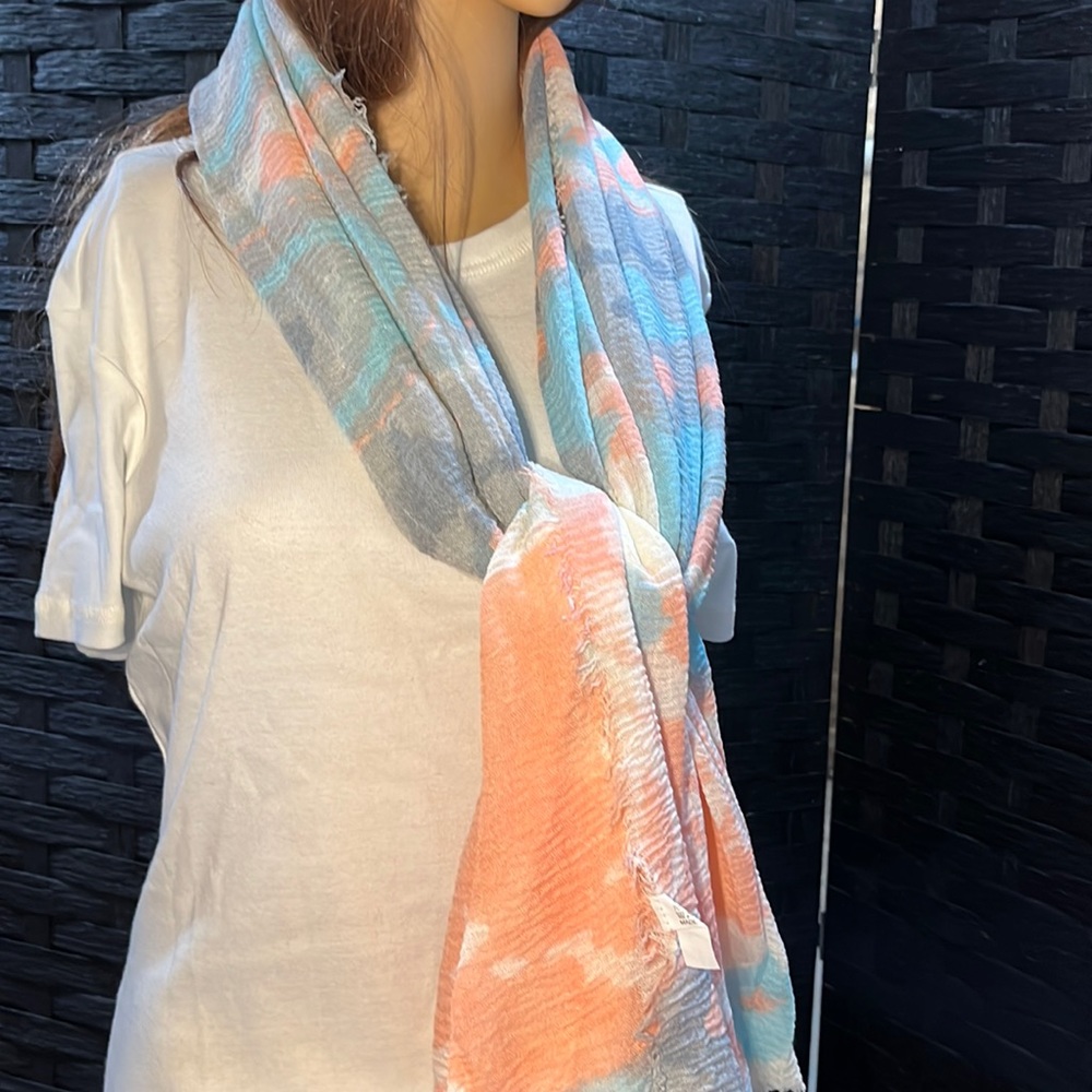 Delicate design scarf